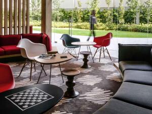 a lobby with couches and tables and chairs at Ibis Mexico Alameda in Mexico City