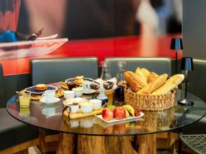 a table with a tray of bread and snacks on it at ibis Catanduva in Catanduva