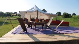 Un patio sau altă zonă în aer liber la Tamana Tuquet Tentes Mauritannienne