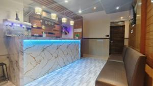 a large aquarium in a room with a bar at Hotel Ashraya International in Mumbai +39 photos