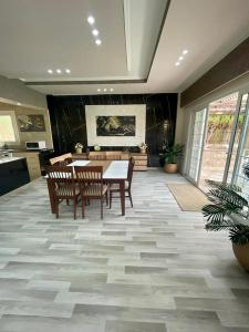 Η κουζίνα ή μικρή κουζίνα στο Venues villa