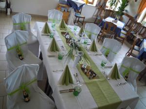 Restaurace v ubytování Gästehaus Zur schönen Aussicht