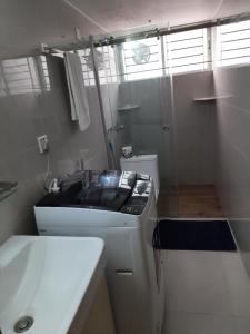 Nhà bếp/bếp nhỏ tại Elegant 3BR Apt with Banani Views ,Great Location