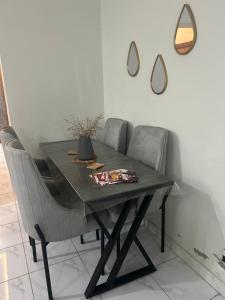 Χώρος καθιστικού στο VELVET VIBES VILLA Near Islamabad Airport +25 φωτογραφίες