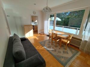 Η κουζίνα ή μικρή κουζίνα στο 1,5-Zi-Wohnung München Pasing mit TG-Stellplatz