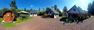 a group of small houses in a yard at Rodzinna Przystań in Lubawka