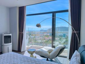 a bedroom with a bed and a large window at CSJ Apartment Sea View Vung Tau - Căn Hộ CSJ Tầm nhìn biển , Tháp Tam Thắng Vũng Tàu in Vung Tau +112 photos