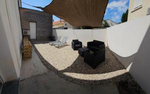 an overhead view of a patio with two chairs and a couch at Villa-appartement de 70 m2 à Agde in Agde