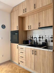 Η κουζίνα ή μικρή κουζίνα στο Aurora Lux Apartman