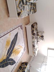 a room with mosaics on the wall and a mirror at حمودي شقق مجهزة للكراء مرحبا بالجميع in Skikda
