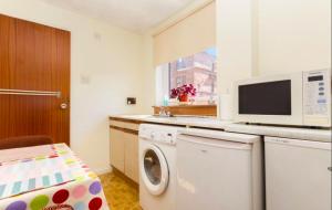 Køkken eller tekøkken på Private room Glasgow