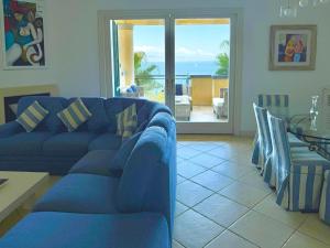Posezení v ubytování PANORAMIC RESIDENCE TAORMINA SeaView Apartment Pool