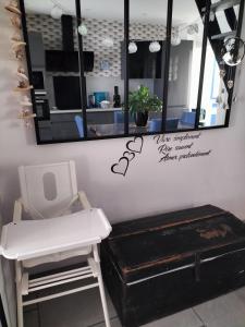 a bathroom with a mirror and a chair and a sink at Maison idéalement située à Boulogne sur mer, Gite La Vie Est Belle in Boulogne-sur-Mer