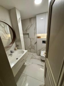 Phòng tắm tại Zlata Vuia Loft Apartments 14 +14 ảnh