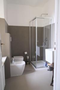 a bathroom with a toilet and a glass shower at Cocconato Bello e Buono in Cocconato +22 photos