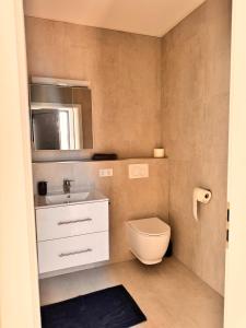 Ένα μπάνιο στο Heni Apartments