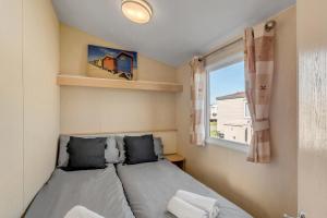 Ένα ή περισσότερα κρεβάτια σε δωμάτιο στο Burgh Castle Stay