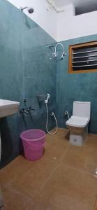 Ένα μπάνιο στο Varahi Stay Inn