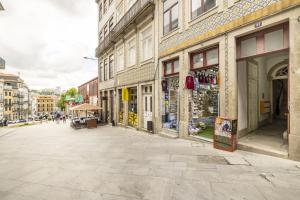 an empty street in a city with buildings at Porto Ribeira Flat in Porto