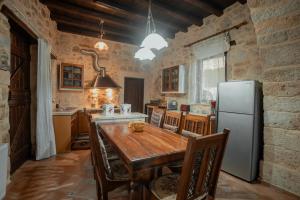 Dapur atau dapur kecil di Charming Stone Villa in Crete