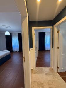 Gallery image of 3bedroom aprt of 200sqm near movenpick hotel amman in Amman