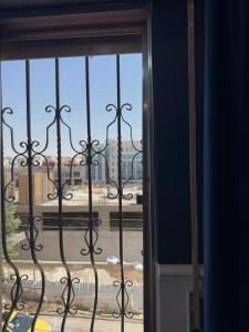 Gallery image of 3bedroom aprt of 200sqm near movenpick hotel amman in Amman +33 photos