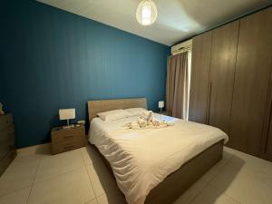 Ένα ή περισσότερα κρεβάτια σε δωμάτιο στο Bayview Seafront 5A