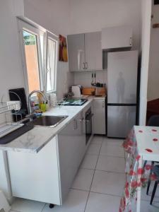 Køkken eller tekøkken på Maison au bord de mer + 6 billeder