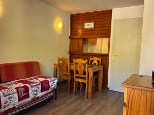 Kuchyň nebo kuchyňský kout v ubytování Rond point des pistes 21m2 free wifi fiber smart TV + 6 fotografií
