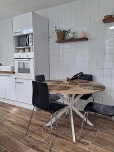 Kuchyň nebo kuchyňský kout v ubytování Appartement Atypique Corbières + 8 fotografií
