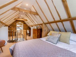 a bedroom with a bed in a attic at The Manor Pen - Uk49206 in Lenham