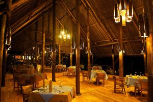 Restoran atau tempat lain untuk makan di Samburu Intrepids Tented Camp +37 gambar