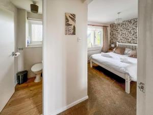 Ένα ή περισσότερα κρεβάτια σε δωμάτιο στο Jasmine Apartment - Uk49309