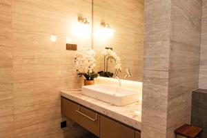 Ένα μπάνιο στο Mithuna Home +19 φωτογραφίες
