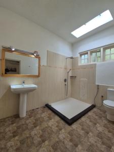 a bathroom with a sink and a toilet at The Manor House Kegalle in Utuwankanda