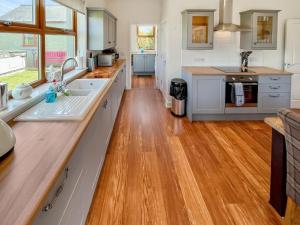 Dapur atau dapur kecil di Jasmine Cottage +16 gambar