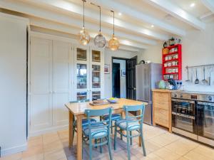 Kuchyň nebo kuchyňský kout v ubytování Barn Cottage + 7 fotografií