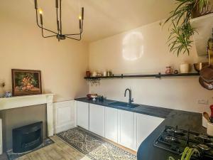 Η κουζίνα ή μικρή κουζίνα στο Melville Place