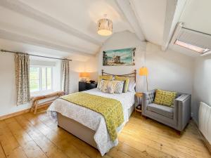 Postel nebo postele na pokoji v ubytování Tegfryn Cottage