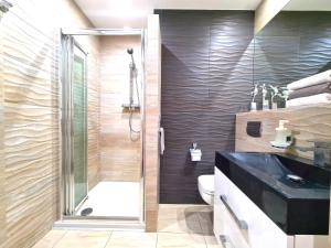 Ένα μπάνιο στο Lux Apartment Duplex +10 φωτογραφίες