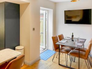 a dining room with a table and chairs at Lily Pad - Uk49104 in Helmsley