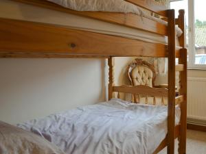 a bunk bed in a bedroom with a wooden bunk bed at Stable Cottage 5 - Ukc3744 in Bawdeswell +8 photos