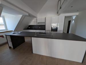 a kitchen with a black counter top in a room at Vorverkauf Penthouse Loft Bamberg in Bamberg