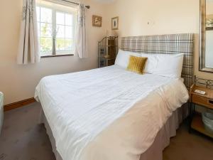 a bedroom with a large white bed and a window at Bramble - Uk49172 in Burgh le Marsh