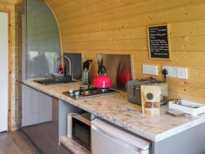 a kitchen with a counter top with a stove at Cuddfan - Uk49673 in Brynsiencyn