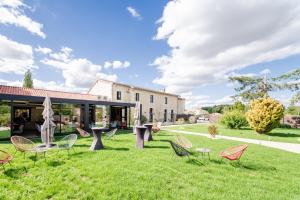 Κήπος έξω από το Domaine du Vieux Porche