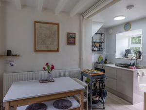 a kitchen with a table and a counter top at Snowdonia Eryri Cottage, Moel Siabod in Dolwyddelan