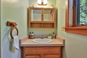 a bathroom with a sink and a mirror at 4BR Killington Home Perfect for Families, Pet-Friendly, Fireplace in North Sherburne +39 photos