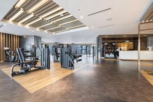 Gimnasio o equipamiento deportivo en Amazing Burj Khalifa Views with Highest Infinity pool