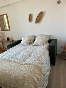 a bedroom with a large bed with white sheets and pillows at Studio Saint-Rémy-de-Provence centre in Saint-Rémy-de-Provence